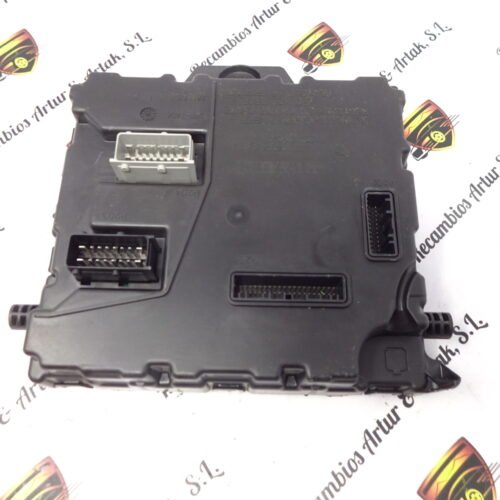 Caja de fusibles / Fuse box Renault 284B10933R