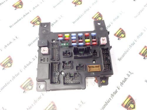 Caja de fusibles Mitsubishi Lancer 8637A825 50R211F03