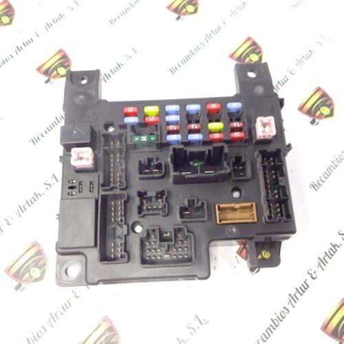 Caja de fusibles Mitsubishi Lancer 8637A825 50R211F03