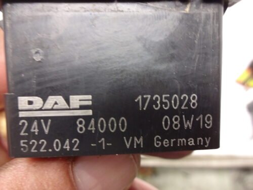 Interruptor  / Schalter / switch / DAF 1735028 08W19 522042