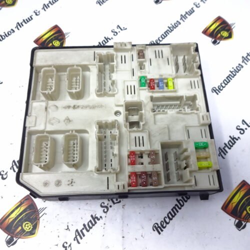 Caja de fusibles Renault Opel Movano USM-2010 284B67365R