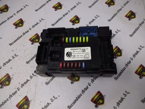 Caja de fusibles Jeep Renegade 00520432770