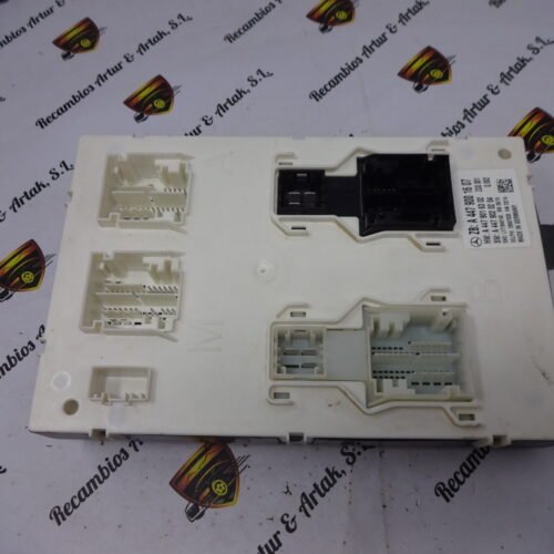 Caja de fusibles MERCEDES VITO A4479001607 A4479016302 A4479020204