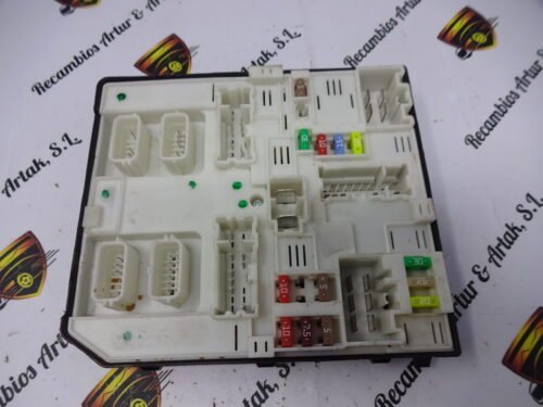 Caja de fusibles RENAULT MASTER OPEL 284B64474R USM-2010
