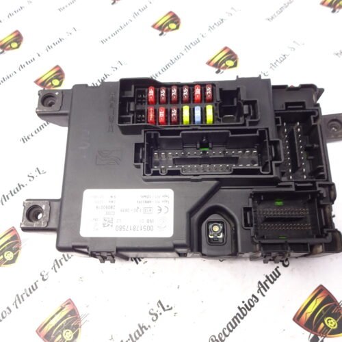 Caja de fusibles FIAT GRANDE PUNTO 00517817580