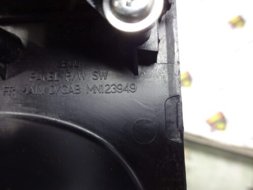 Botonera Elevalunas Mitsubishi L200 MR587952 C8D-D370M MN123949