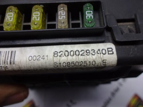 Caja de fusibles Renault Megane Scenic 8200029340B S108502510E SIEMENS
