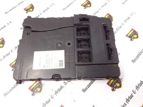 Caja de fusibles Renault Megane 8200309690 S118400220D S118400220 D 8200411345