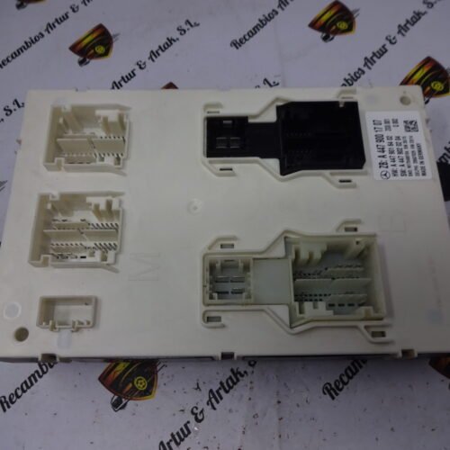 DSC04894 Caja de fusibles Mercedes Vito VIANO A4479001707 A4479016402 A4479020204