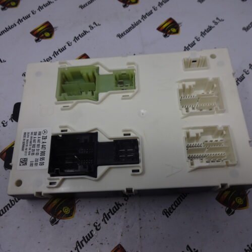 DSC04896 Caja de fusibles Mercedes Vito VIANO A4479009509 A4479015103 A4479022005