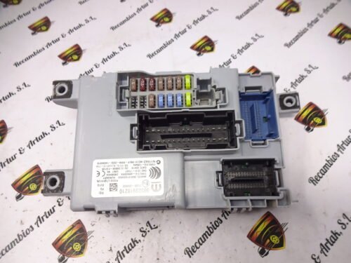 Caja de fusibles FIAT 500 00520918210