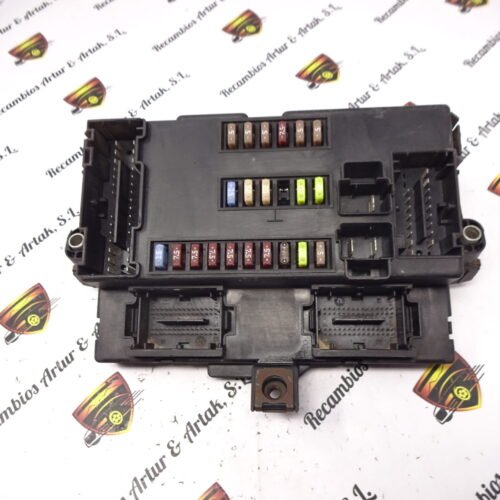 Caja de fusibles IVECO DAILY 5801639038 Y503440480113