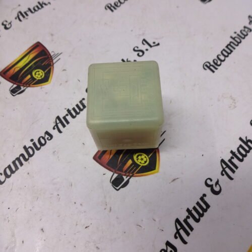 DSC05544 Relé Relais MERCEDES 0015427819