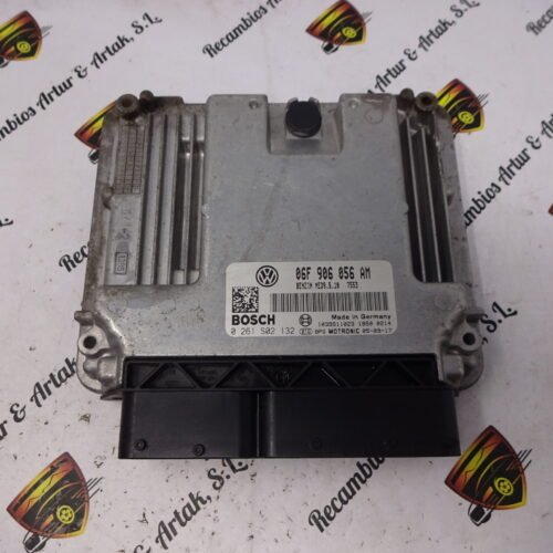 DSC05952 Centralita del motor VW PASSAT 06F906056AM 0261S02132