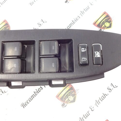 Botonera Elevalunas Toyota Prius 8404033100 84040-33100 435-2M24