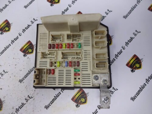 Caja de fusible RENAULT SCENIC 8201044235B 8201044235-B USM-X61