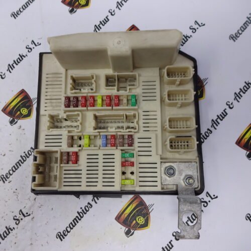 Caja de fusible RENAULT SCENIC 8201044235B 8201044235-B USM-X61