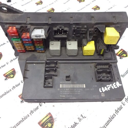 DSC08810 Caja de fusibles Mercedes Sprinter A9065452901 A9065450401 A9065450501 A9064420600