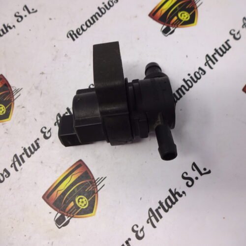 DSC09154 Válvula solenoide turbo Mercedes-Benz S W220 0004701593