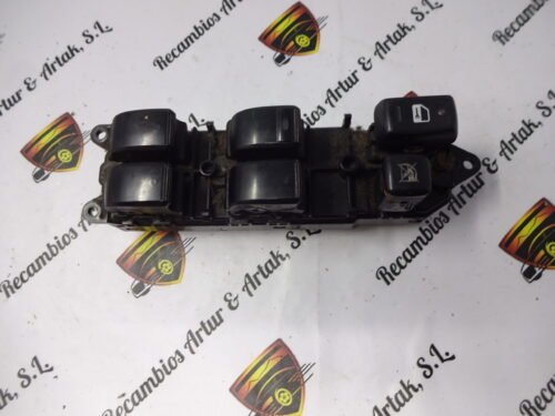 Botonera Elevalunas / Fensterheber schalter / Windows switch / Toyota Corolla Verso 8404013081 84040-13081