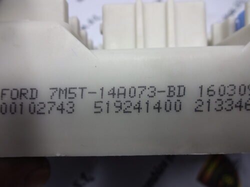 Caja de fusibles Ford Focus 7M5T14A073BD 7M5T-14A073-BD 519241400