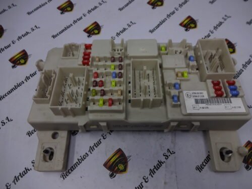 Caja de fusibles Ford Focus 7M5T14A073BD 7M5T-14A073-BD 519241400