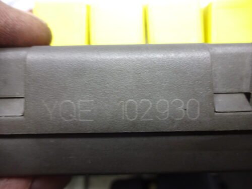 Caja de fusibles Land Rover Freelander 518665104 YQE 102930 YQE102930 DRC8626