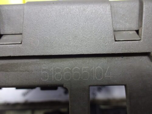Caja de fusibles Land Rover Freelander 518665104 YQE 102930 YQE102930 DRC8626