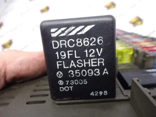 Caja de fusibles Land Rover Freelander 518665104 YQE 102930 YQE102930 DRC8626