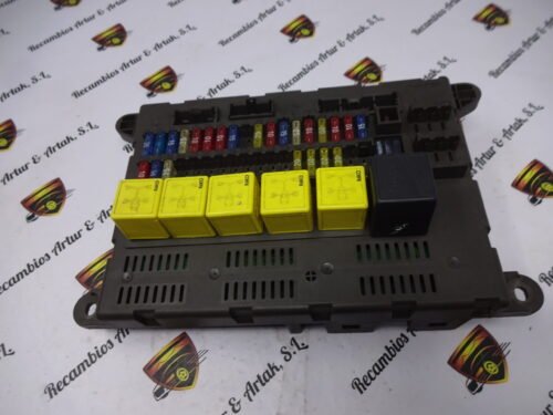 Caja de fusibles Land Rover Freelander 518665104 YQE 102930 YQE102930 DRC8626