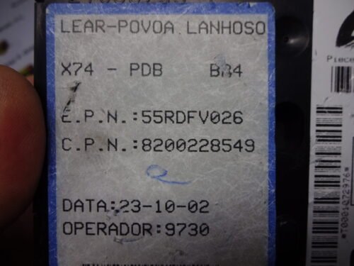 Caja de fusibles Renault 8200213231D 21669694-5D 74N1 8200228549