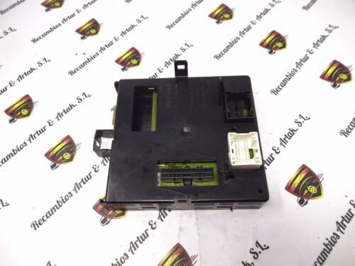Caja de fusibles Renault 8200213231D 21669694-5D 74N1 8200228549