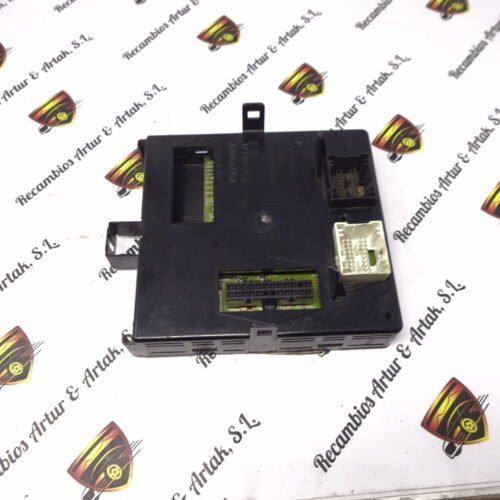 Caja de fusibles Renault 8200192468 21668719-4A 74N1 8200190268