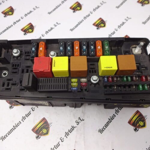 Caja de fusibles Opel Vectra 13112918 AK 519038004 13112918AK