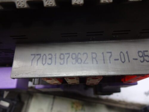Caja de fusibles Renault 7703197962R 7703197962