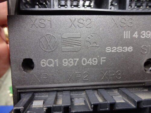 Caja de fusibles SKODA FABIA VW SEAT 6Q1937049F 6Q1 937 049 F 5WK48217