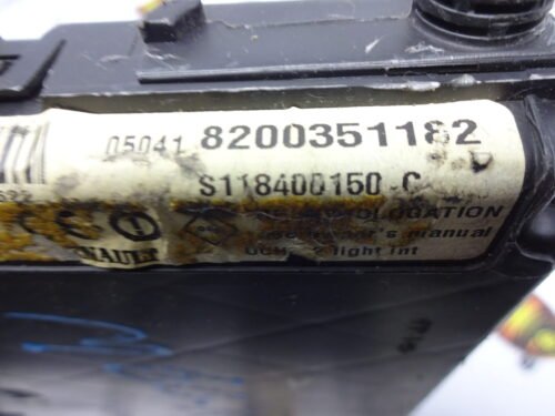Caja de fusibles RENAULT Megane 8200351182 S118400150J 8200440675