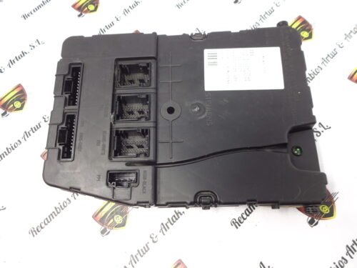 Caja de fusibles RENAULT Megane 8200412548 S118400150F 8200546259