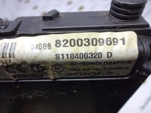 Caja de fusibles Renault Megane S118400320D 8200309691 S118400320 D