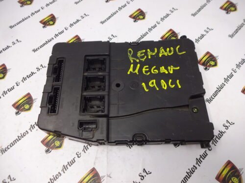 Caja de fusibles Renault Megane S118400320D 8200309691 S118400320 D