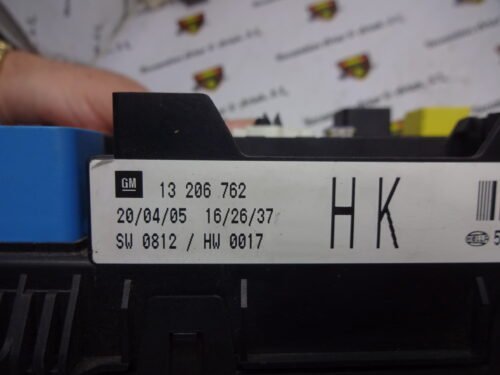Caja de fusibles Opel Astra H  Zafira B 13206762 HK 13206762HK 5DK008669-32