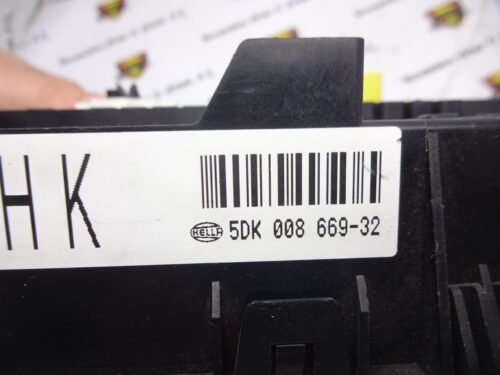 Caja de fusibles Opel Astra H  Zafira B 13206762 HK 13206762HK 5DK008669-32