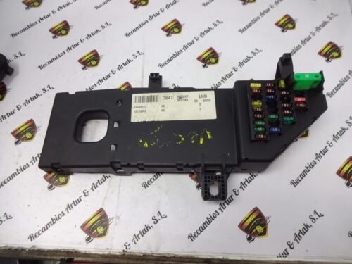 Caja de fusibles OPEL Vectra C Signum 24443147 AB 24443147AB 518777024 13120953