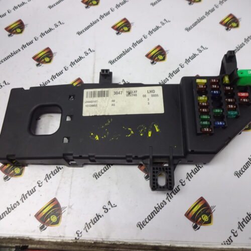 Caja de fusibles OPEL Vectra C Signum 24443147 AB 24443147AB 518777024 13120953