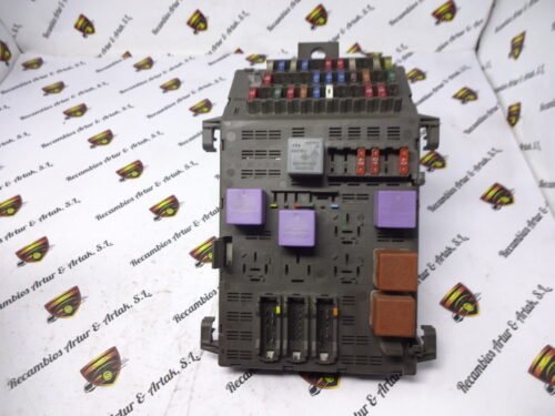 Caja de fusibles Renault Laguna 7700427844A 7700427844-A