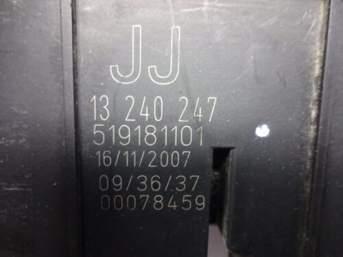 Caja de fusibles OPEL VECTRA 13240247JJ 13240247 JJ 519181101
