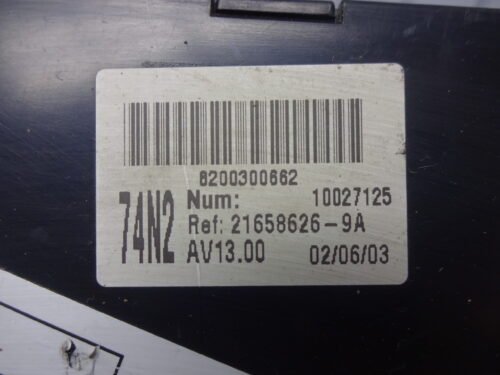 Caja de fusibles RENAULT LAGUNA  8200300662 74N2 8200309023 8200283814