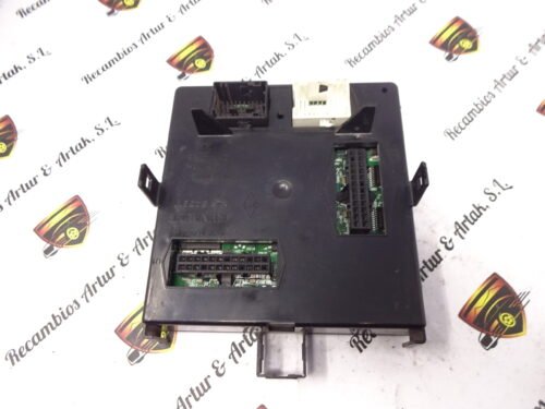 Caja de fusibles RENAULT LAGUNA 8200300662 74N2 8200309023 8200283814