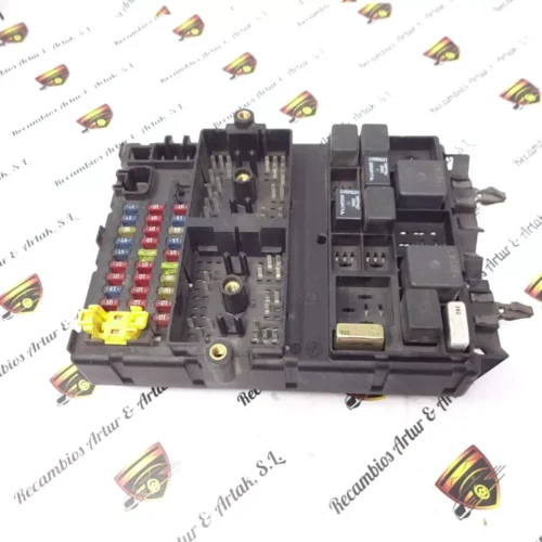 Caja de fusibles JEEP GRAND CHEROKEE P56050231AD 04831433AA