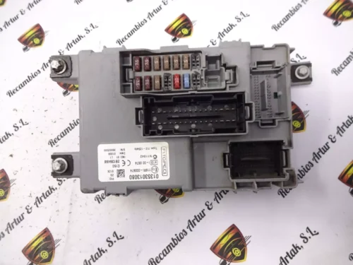 Caja de fusibles Fiat Peugeot 01353013080 28136468